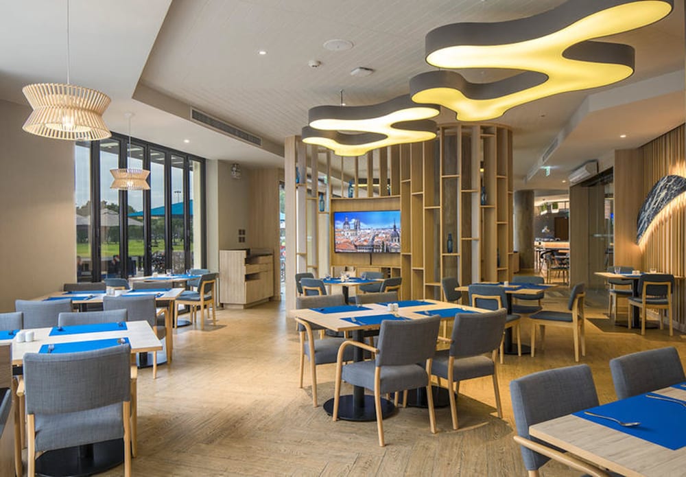 Eastin Thana City Golf Resort Bangkok — Restaurant & bars in Bang Khlo, Bangkok