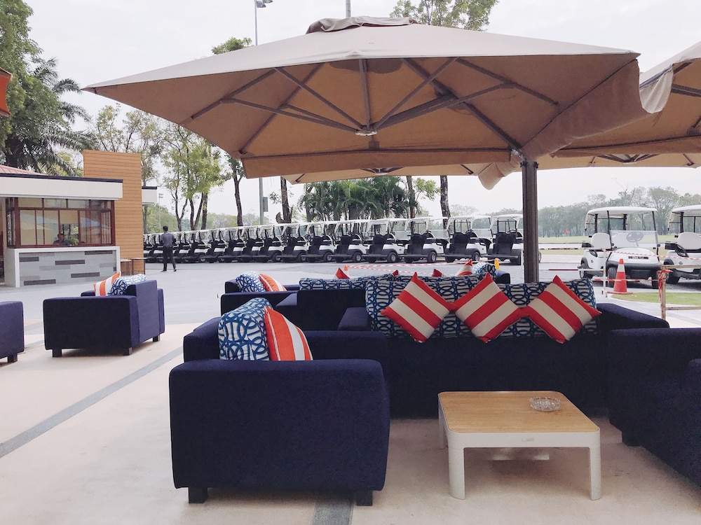 Eastin Thana City Golf Resort Bangkok — Sports & recreation in Bang Khlo, Bangkok