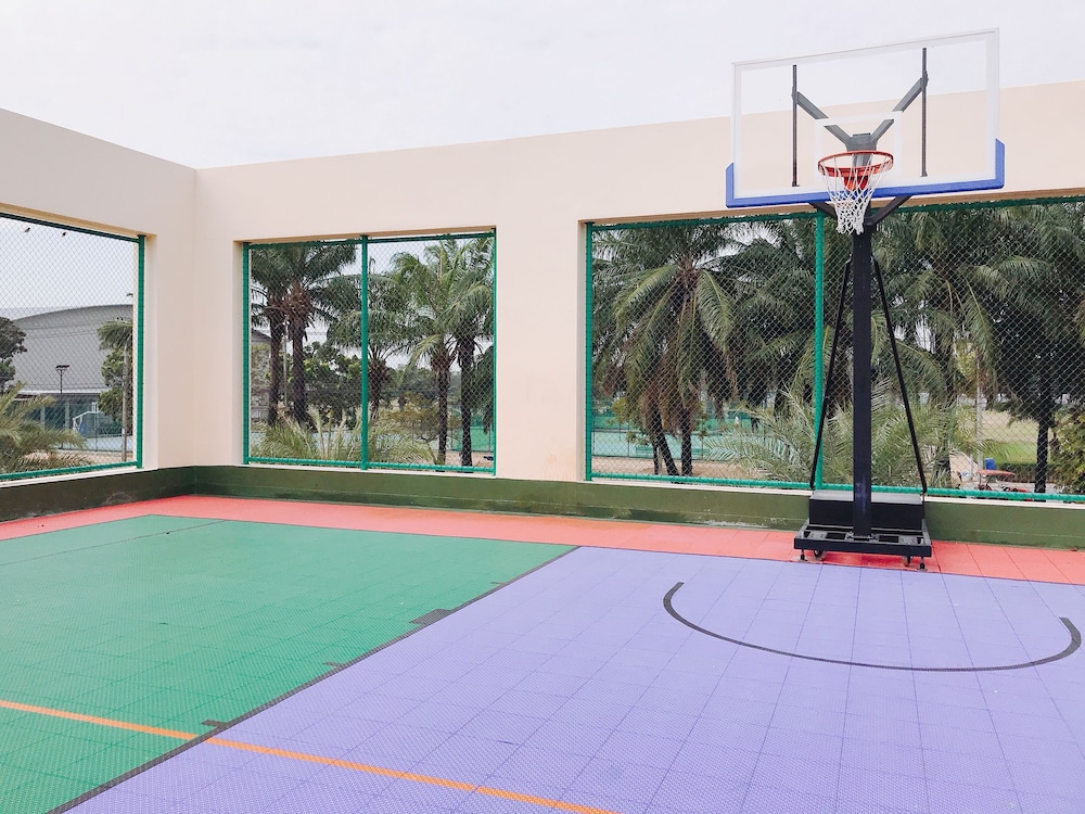 Eastin Thana City Golf Resort Bangkok — Sports & recreation in Bang Khlo, Bangkok