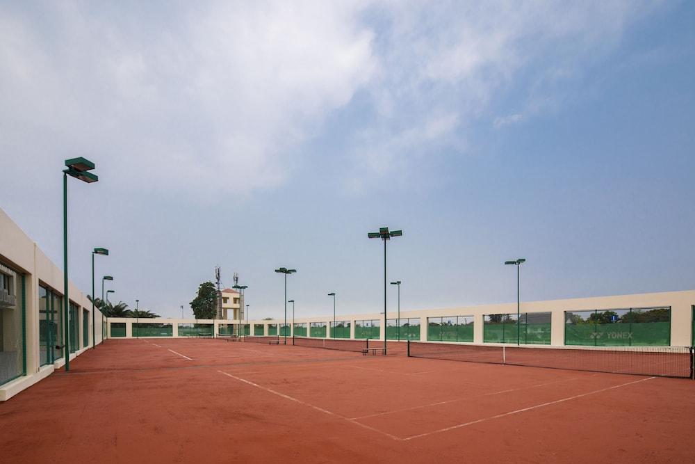 Eastin Thana City Golf Resort Bangkok — Sports & recreation in Bang Khlo, Bangkok