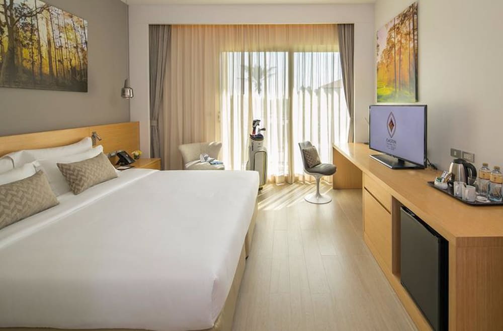 Eastin Thana City Golf Resort Bangkok — Hotel rooms in Bang Khlo, Bangkok