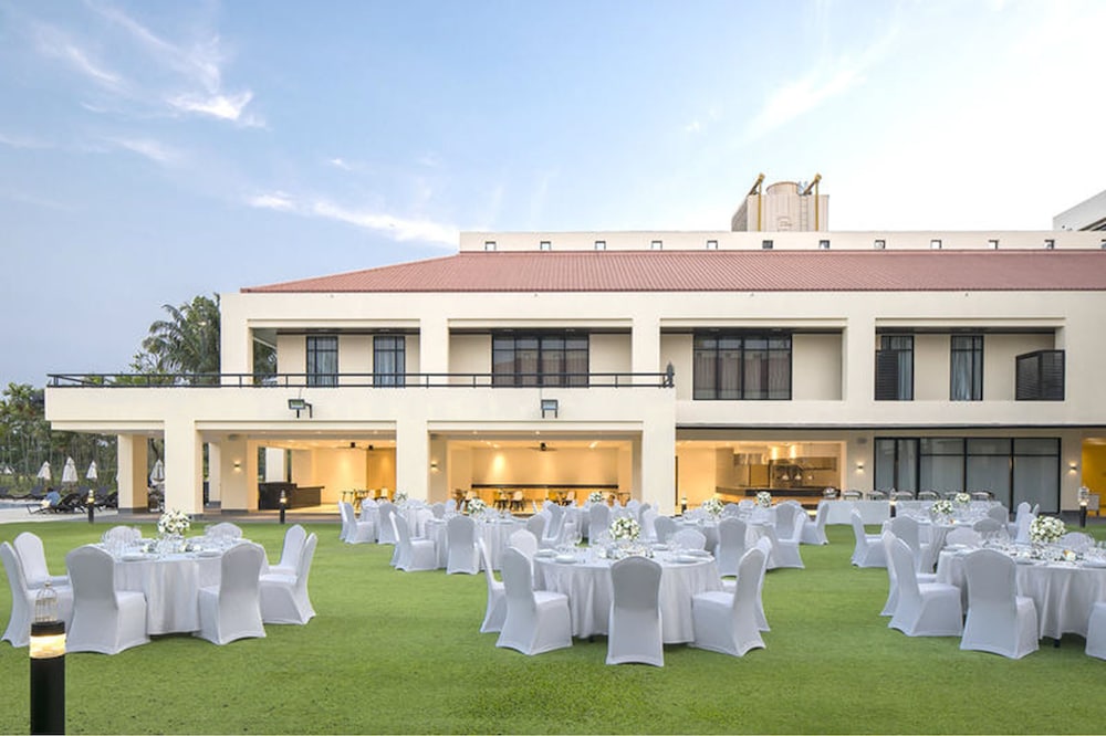 Eastin Thana City Golf Resort Bangkok — Hotel building in Bang Khlo, Bangkok