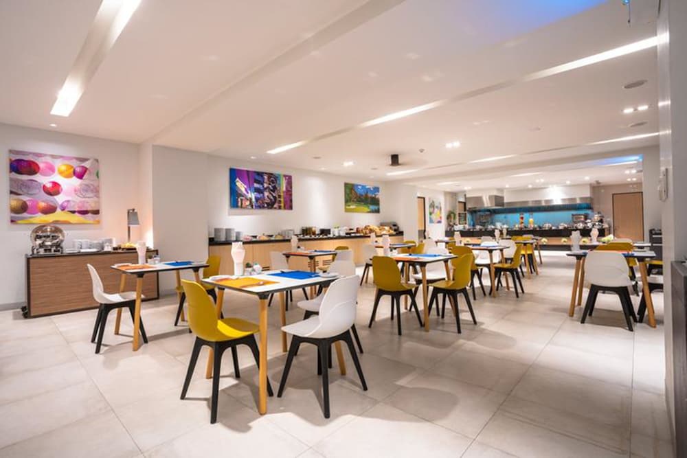 Eastin Thana City Golf Resort Bangkok — Restaurant & bars in Bang Khlo, Bangkok