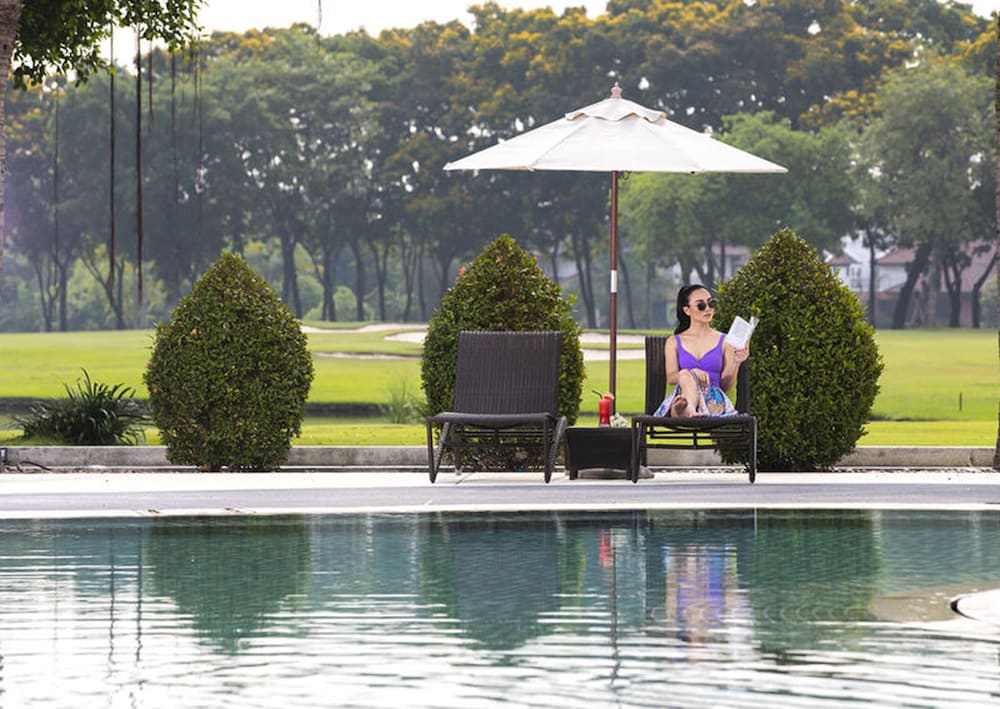 Eastin Thana City Golf Resort Bangkok — Swimming pool in Bang Khlo, Bangkok