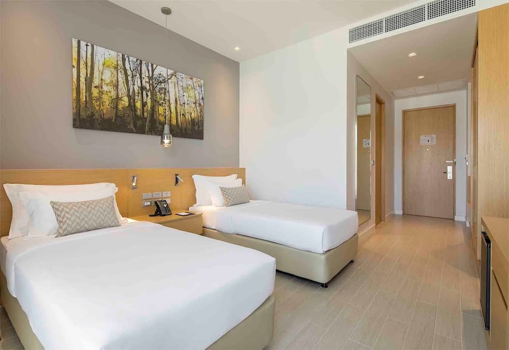 Eastin Thana City Golf Resort Bangkok — Hotel rooms in Bang Khlo, Bangkok