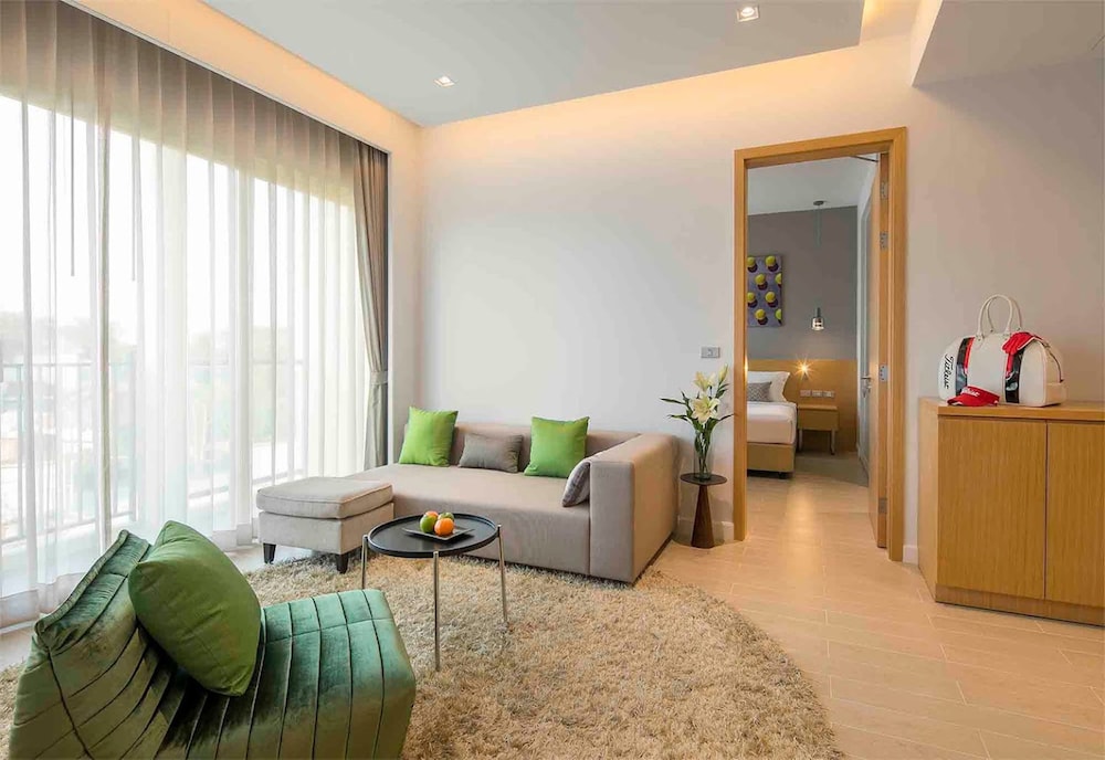 Eastin Thana City Golf Resort Bangkok — Hotel rooms in Bang Khlo, Bangkok