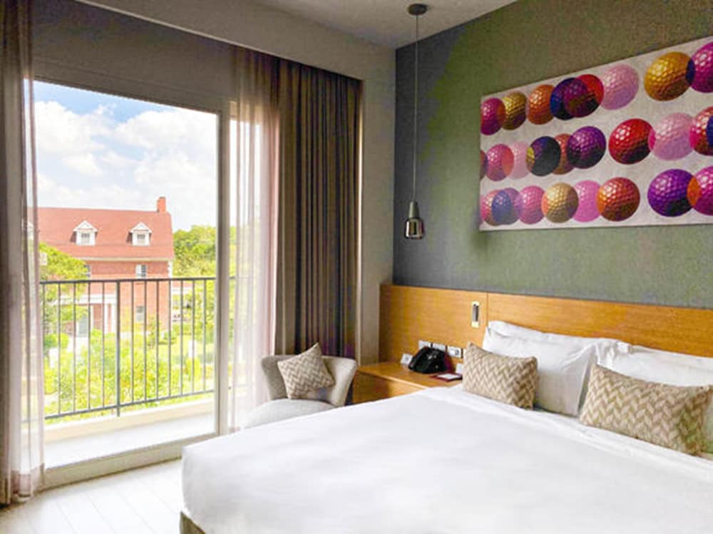 Eastin Thana City Golf Resort Bangkok — Hotel rooms in Bang Khlo, Bangkok