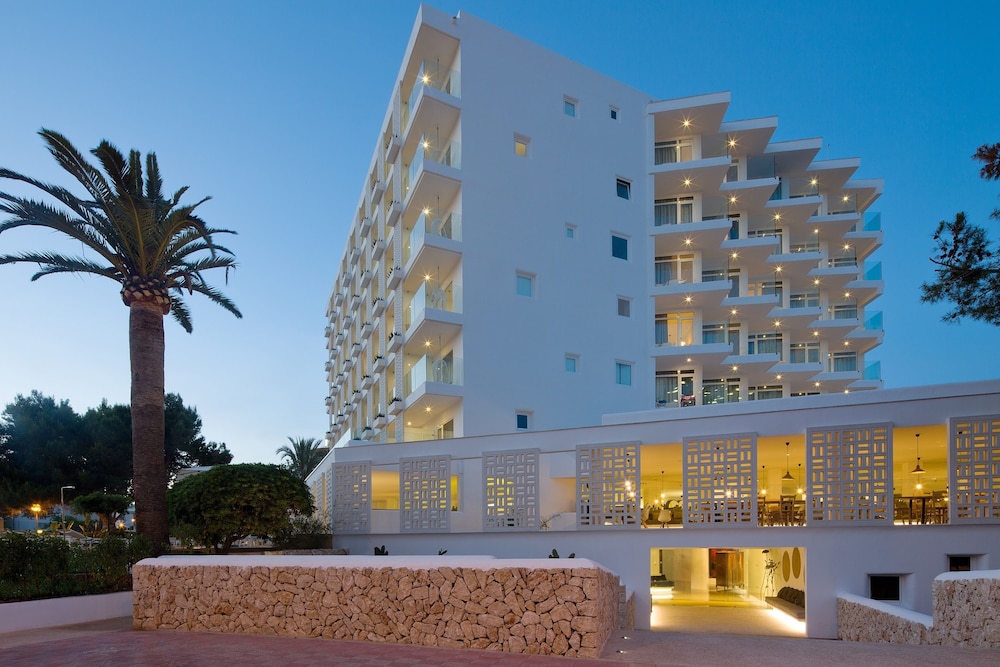 HM Balanguera Beach- Adults Only — Hotel building in Playa de Palma, Balearic Islands