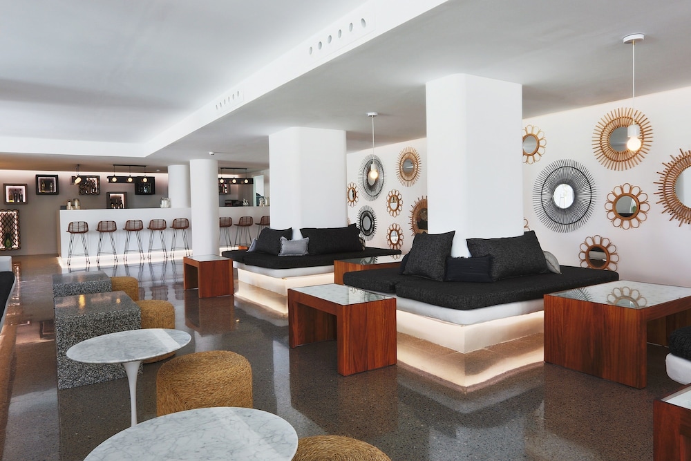 HM Balanguera Beach- Adults Only — Restaurant & bars in Playa de Palma, Balearic Islands