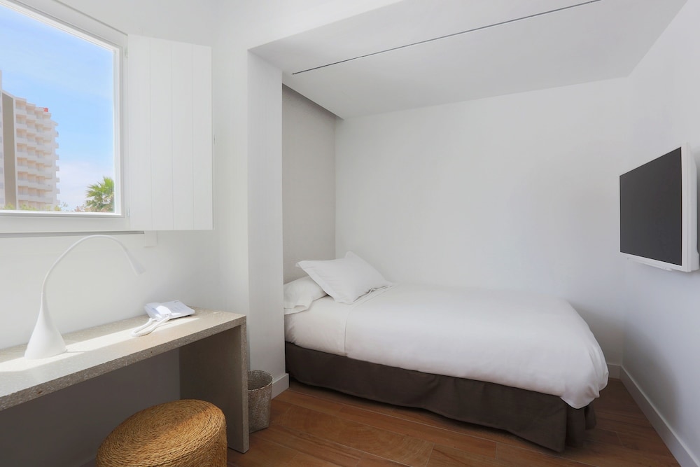 HM Balanguera Beach- Adults Only — Hotel rooms in Playa de Palma, Balearic Islands