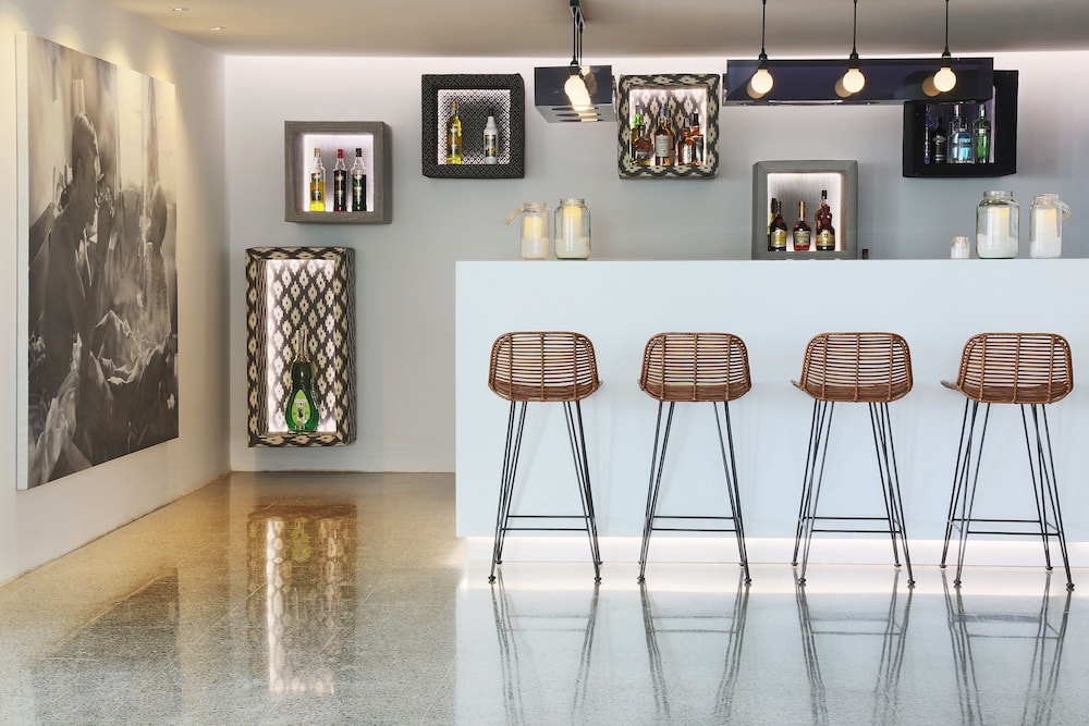 HM Balanguera Beach- Adults Only — Restaurant & bars in Playa de Palma, Balearic Islands