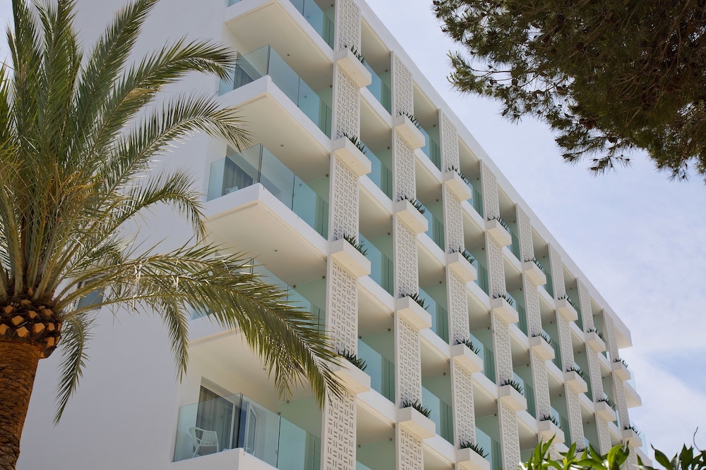 HM Balanguera Beach- Adults Only — Hotel building in Playa de Palma, Balearic Islands