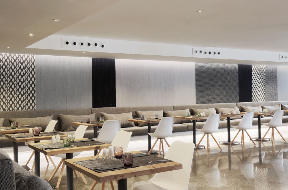 HM Balanguera Beach- Adults Only — Restaurant & bars in Playa de Palma, Balearic Islands