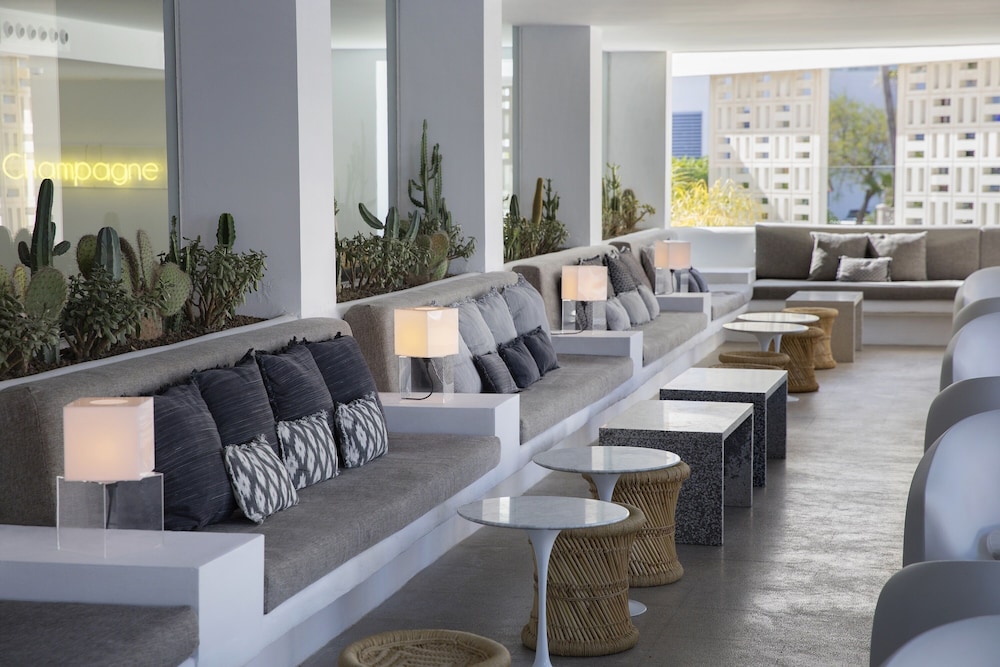 HM Balanguera Beach- Adults Only — Restaurant & bars in Playa de Palma, Balearic Islands
