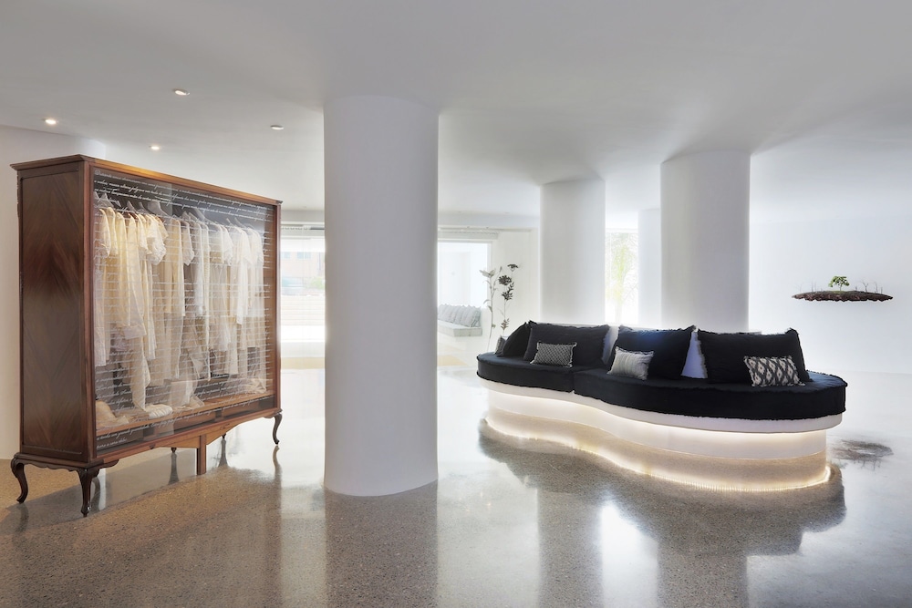 HM Balanguera Beach- Adults Only — Hotel building in Playa de Palma, Balearic Islands