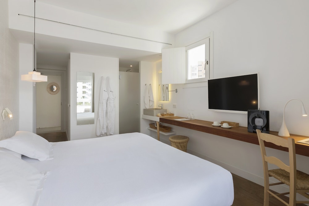 HM Balanguera Beach- Adults Only — Hotel rooms in Playa de Palma, Balearic Islands