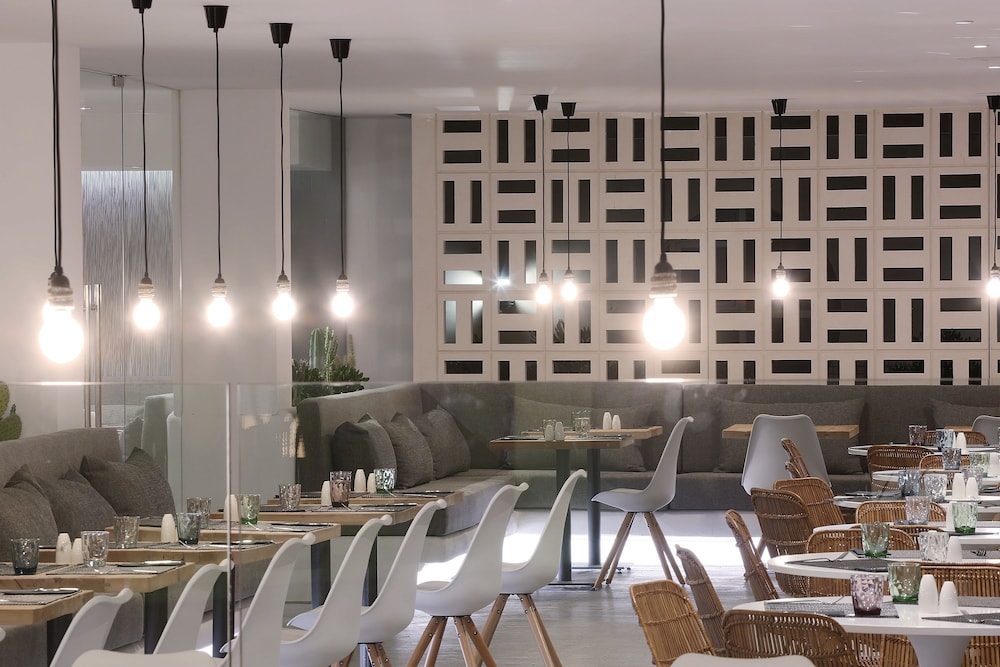 HM Balanguera Beach- Adults Only — Restaurant & bars in Playa de Palma, Balearic Islands