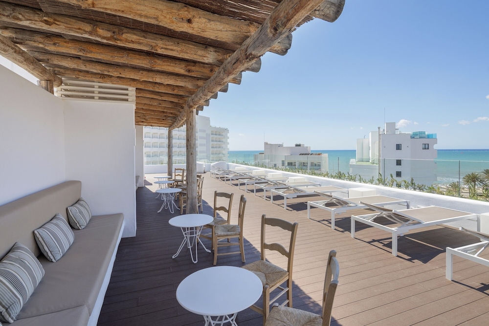 HM Balanguera Beach- Adults Only — Restaurant & bars in Playa de Palma, Balearic Islands