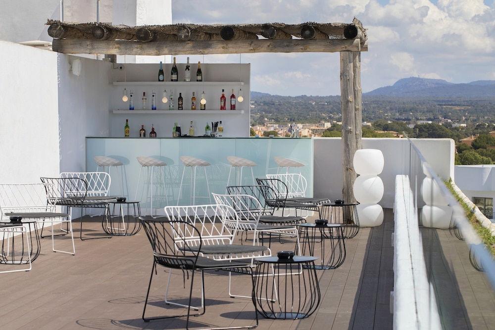 HM Balanguera Beach- Adults Only — Restaurant & bars in Playa de Palma, Balearic Islands