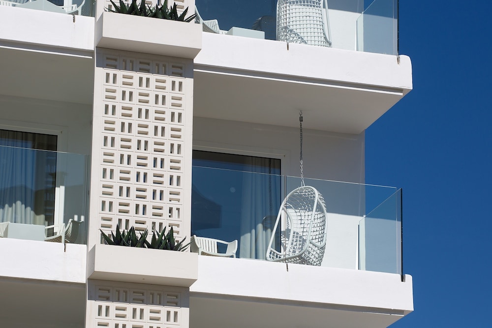 HM Balanguera Beach- Adults Only — Hotel building in Playa de Palma, Balearic Islands