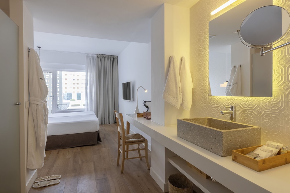HM Balanguera Beach- Adults Only — Hotel rooms in Playa de Palma, Balearic Islands