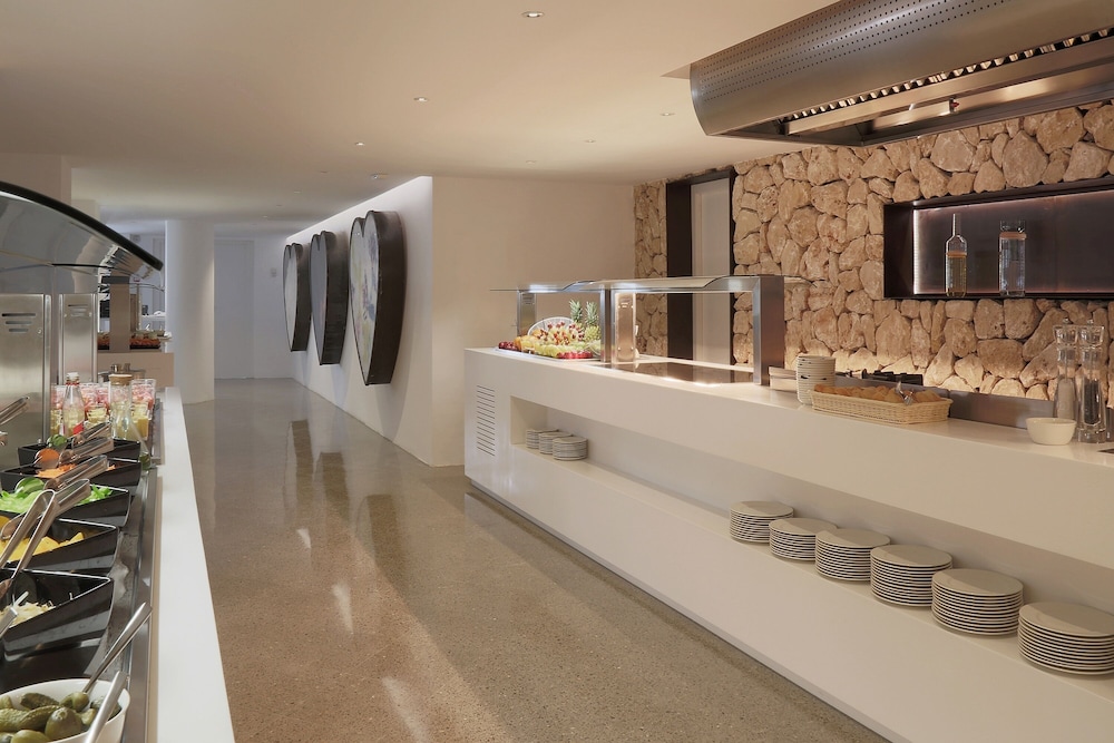 HM Balanguera Beach- Adults Only — Restaurant & bars in Playa de Palma, Balearic Islands