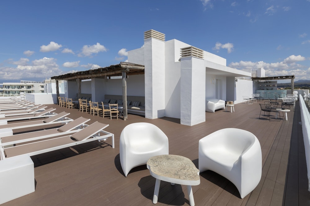 HM Balanguera Beach- Adults Only — Hotel building in Playa de Palma, Balearic Islands