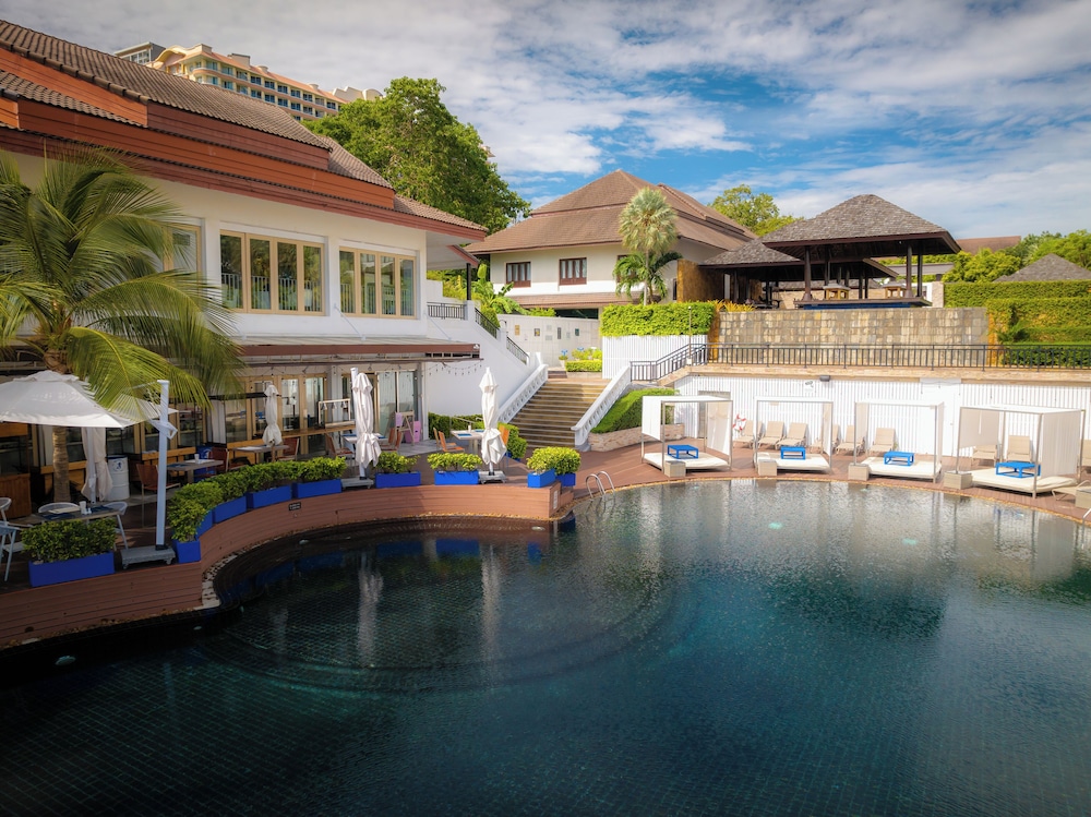 Pullman Pattaya Hotel G — Swimming pool in Pattaya, Chonburi