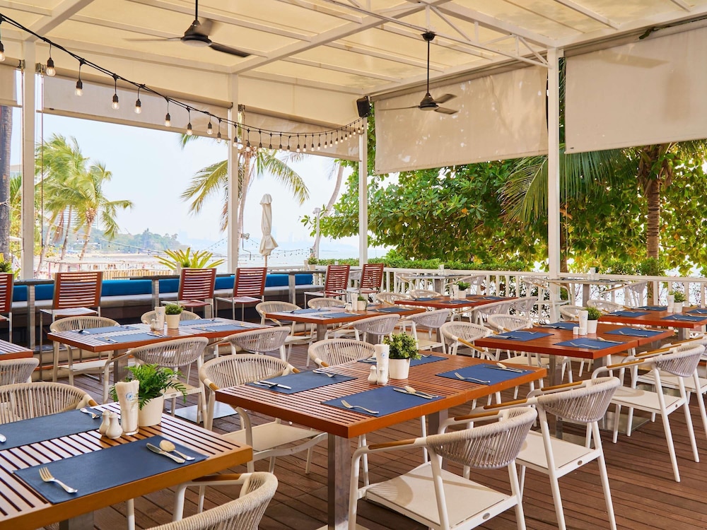 Pullman Pattaya Hotel G — Restaurant & bars in Pattaya, Chonburi