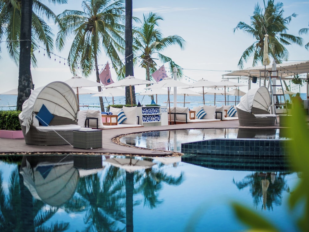 Pullman Pattaya Hotel G — Swimming pool in Pattaya, Chonburi