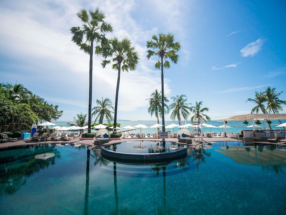 Pullman Pattaya Hotel G — Swimming pool in Pattaya, Chonburi