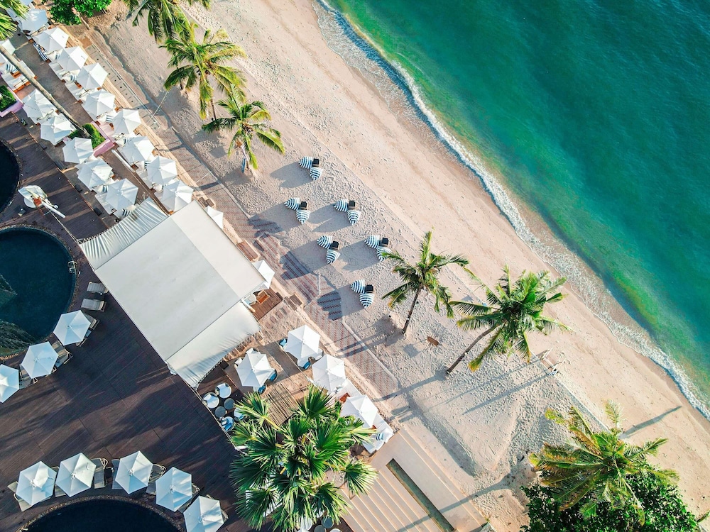Pullman Pattaya Hotel G — Beach in Pattaya, Chonburi