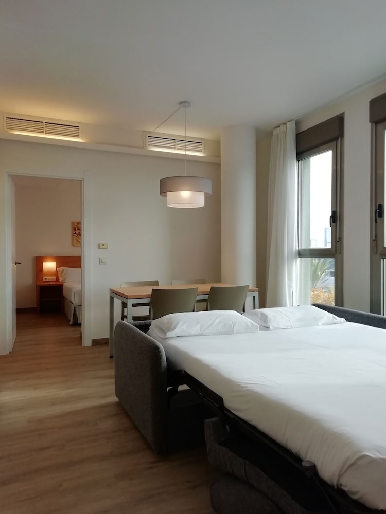 Aparthotel Aura Park Fira Barcelona — Hotel rooms in Barcelona, Catalonia
