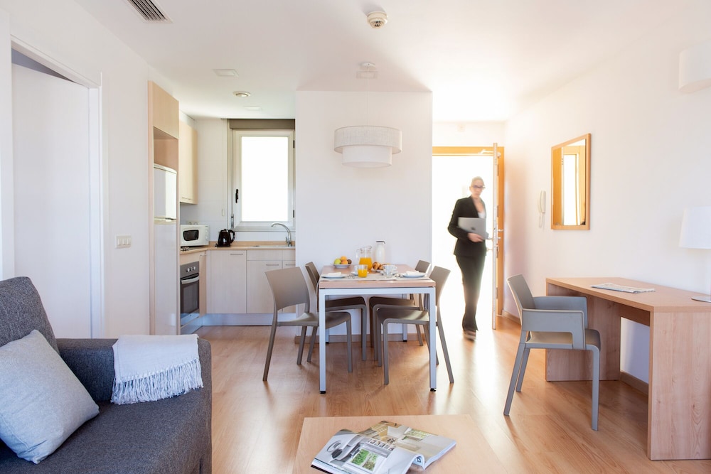 Aparthotel Aura Park Fira Barcelona — Hotel rooms in Barcelona, Catalonia
