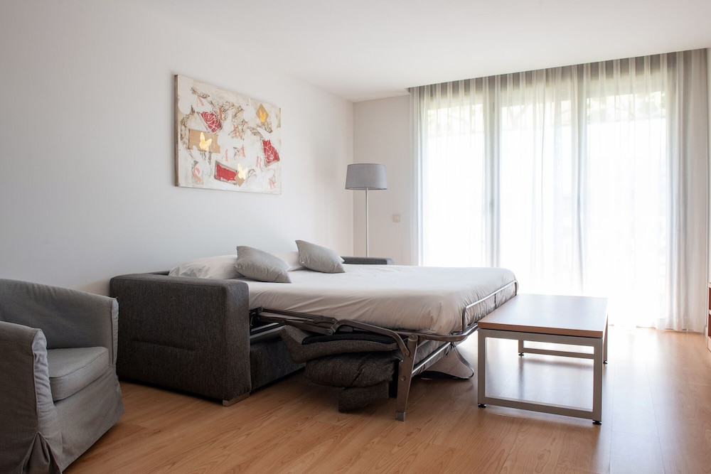Aparthotel Aura Park Fira Barcelona — Hotel rooms in Barcelona, Catalonia