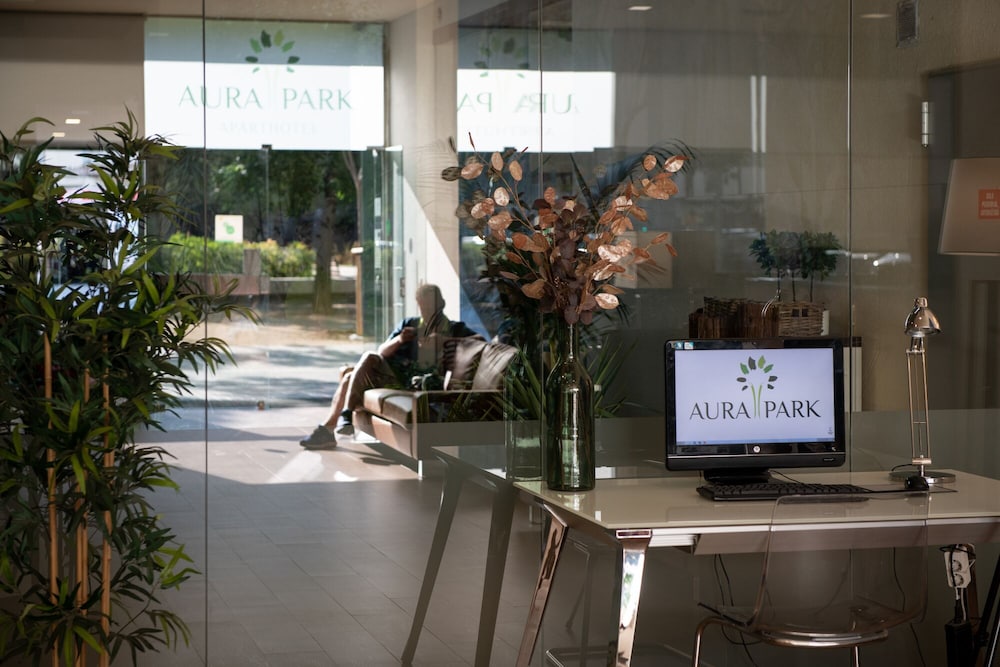 Aparthotel Aura Park Fira Barcelona — Hotel building in Barcelona, Catalonia
