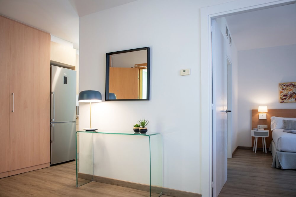 Aparthotel Aura Park Fira Barcelona — Hotel rooms in Barcelona, Catalonia