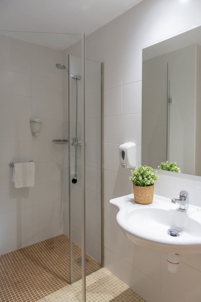 Aparthotel Aura Park Fira Barcelona — Hotel rooms in Barcelona, Catalonia