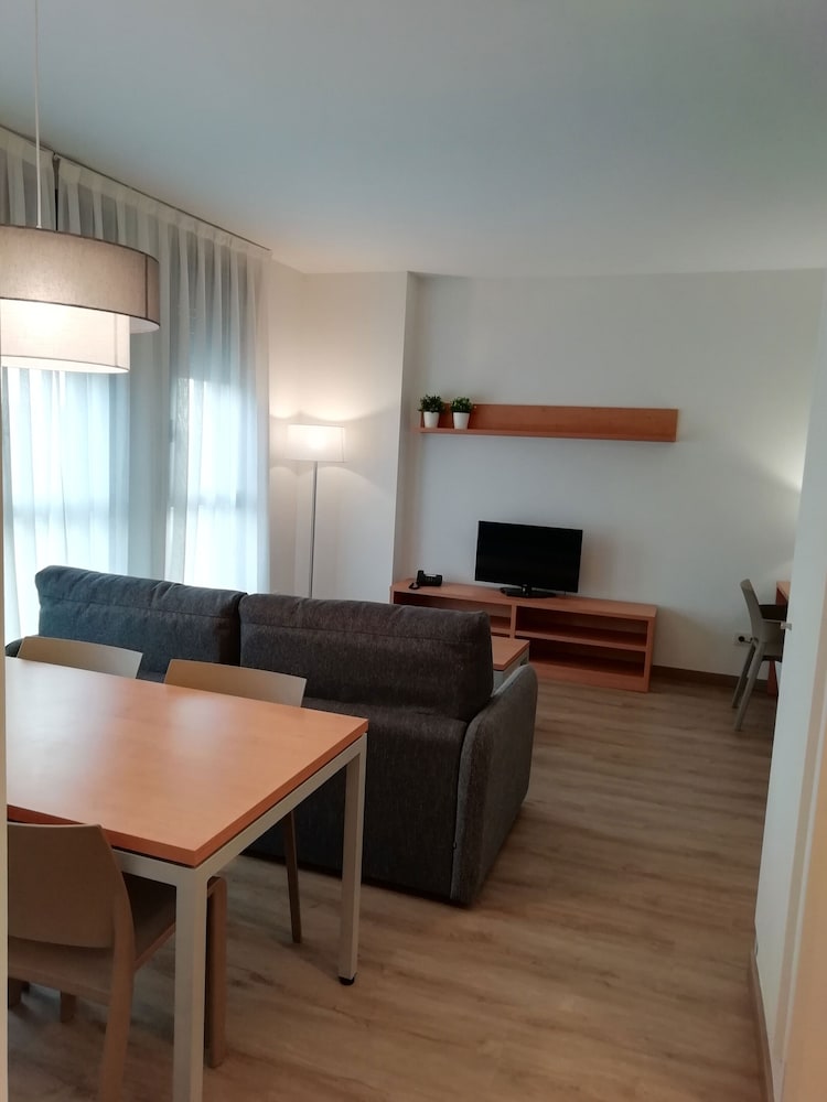 Aparthotel Aura Park Fira Barcelona — Hotel rooms in Barcelona, Catalonia