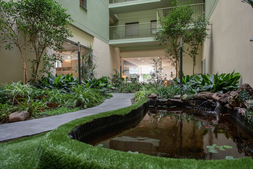 Aparthotel Aura Park Fira Barcelona — Hotel building in Barcelona, Catalonia