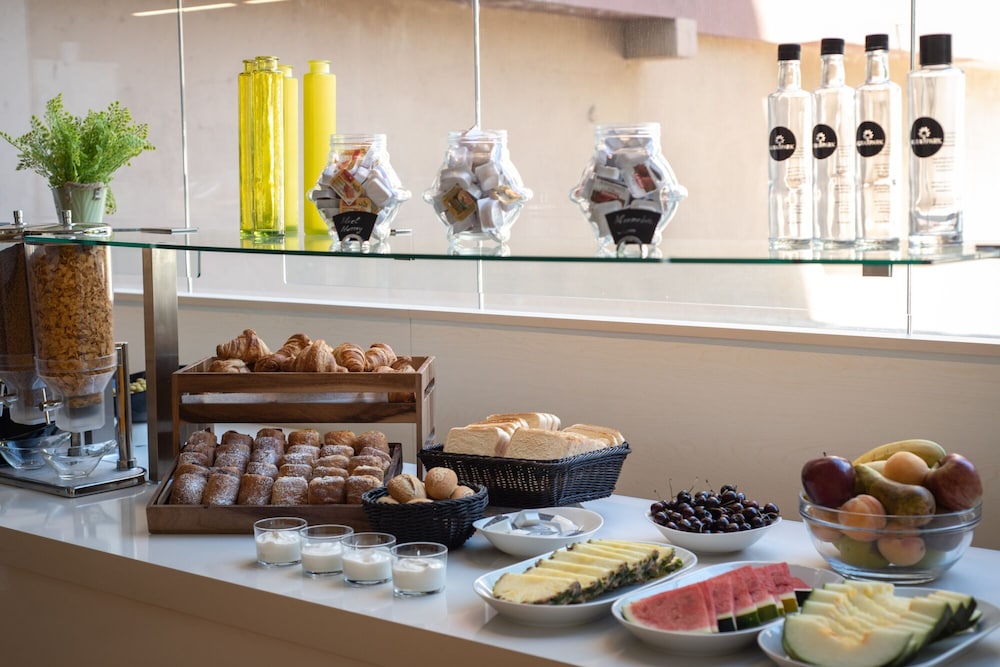 Aparthotel Aura Park Fira Barcelona — Restaurant & bars in Barcelona, Catalonia