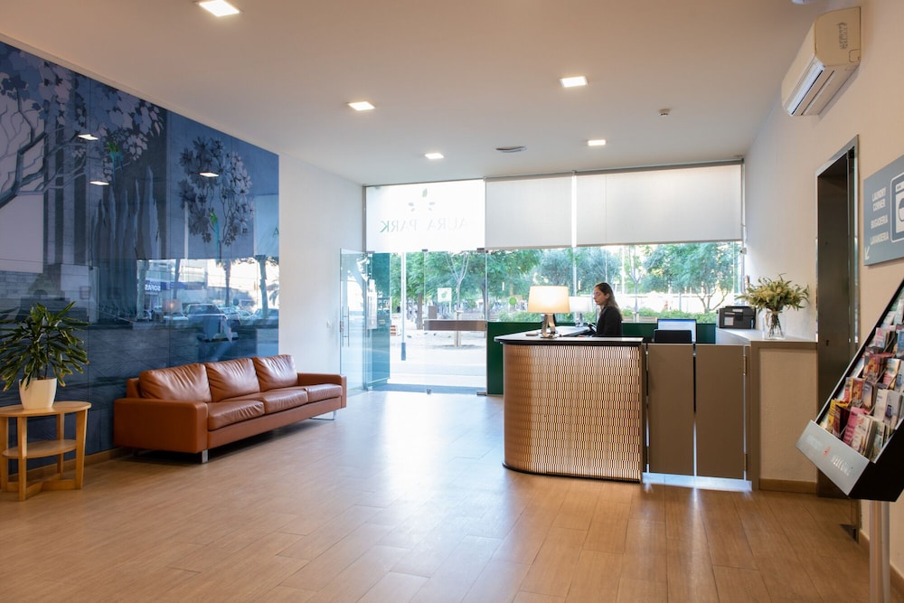 Aparthotel Aura Park Fira Barcelona — Hotel building in Barcelona, Catalonia