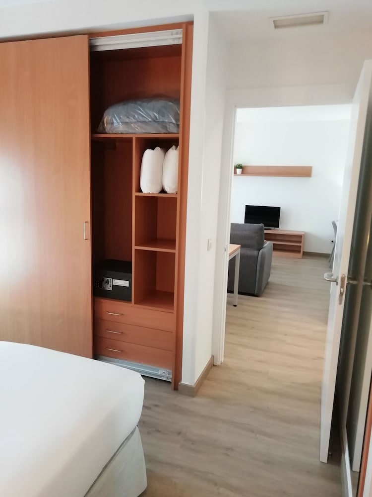 Aparthotel Aura Park Fira Barcelona — Hotel rooms in Barcelona, Catalonia