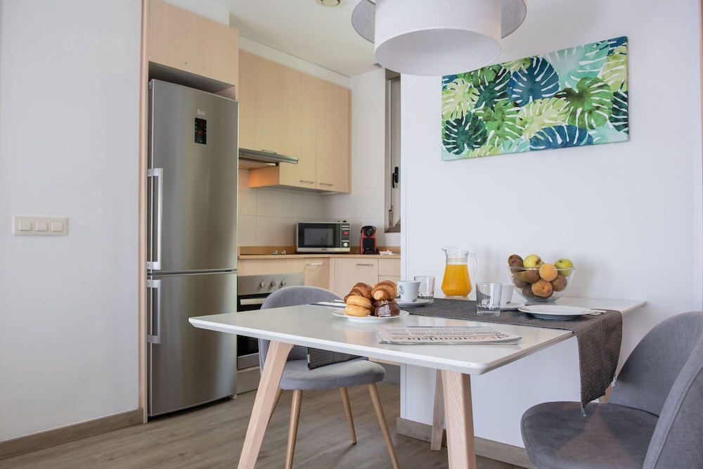 Aparthotel Aura Park Fira Barcelona — Hotel rooms in Barcelona, Catalonia