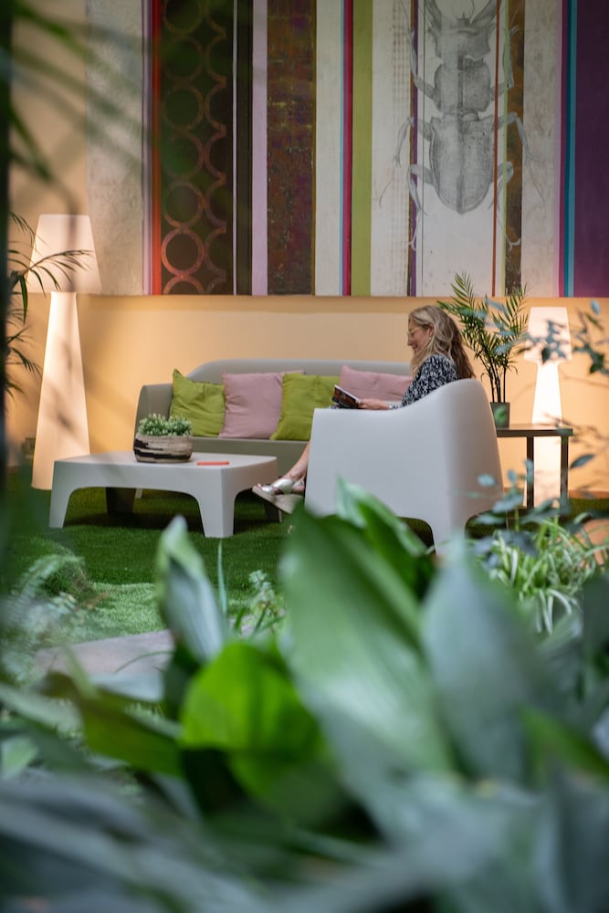Aparthotel Aura Park Fira Barcelona — Hotel building in Barcelona, Catalonia