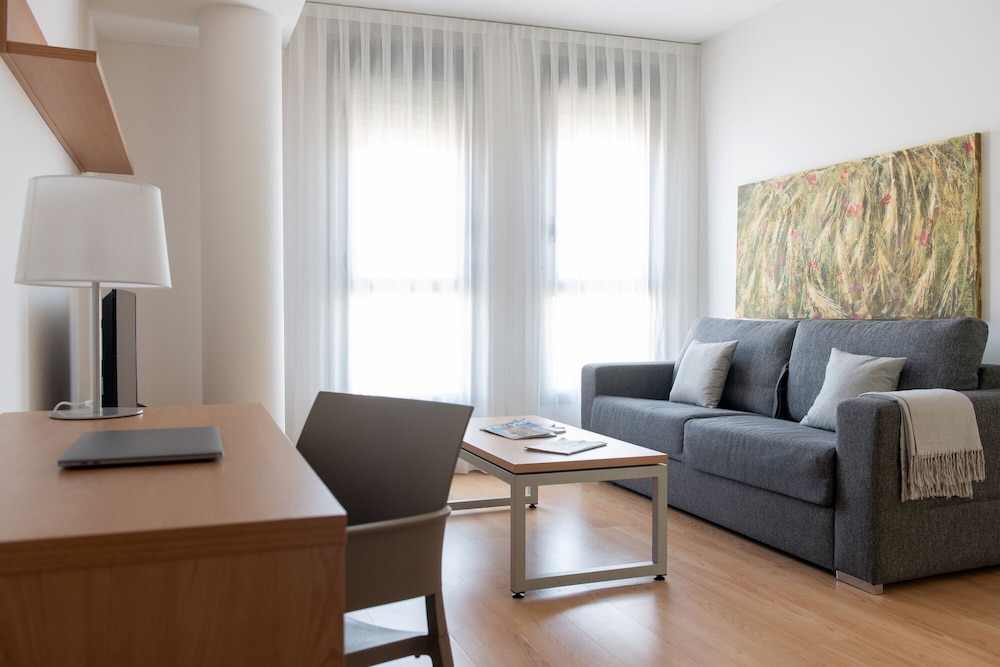 Aparthotel Aura Park Fira Barcelona — Hotel rooms in Barcelona, Catalonia