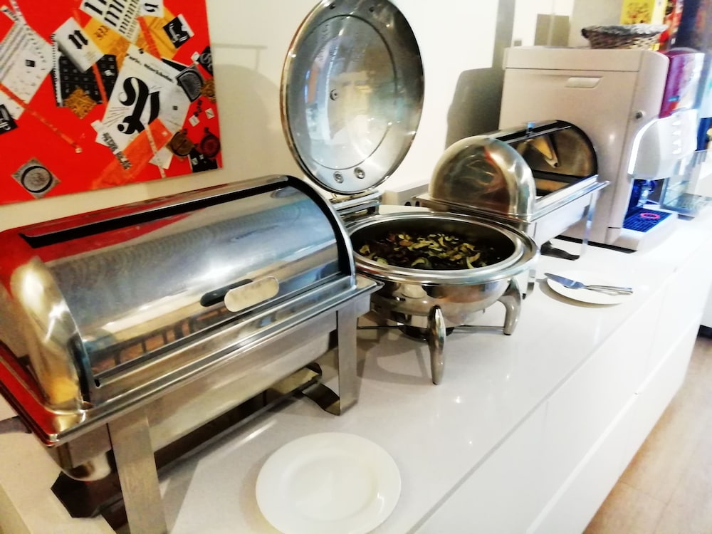 Aparthotel Aura Park Fira Barcelona — Restaurant & bars in Barcelona, Catalonia