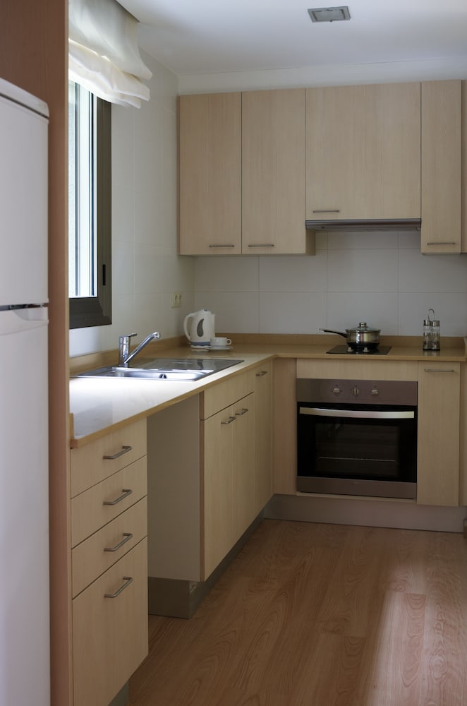 Aparthotel Aura Park Fira Barcelona — Hotel rooms in Barcelona, Catalonia