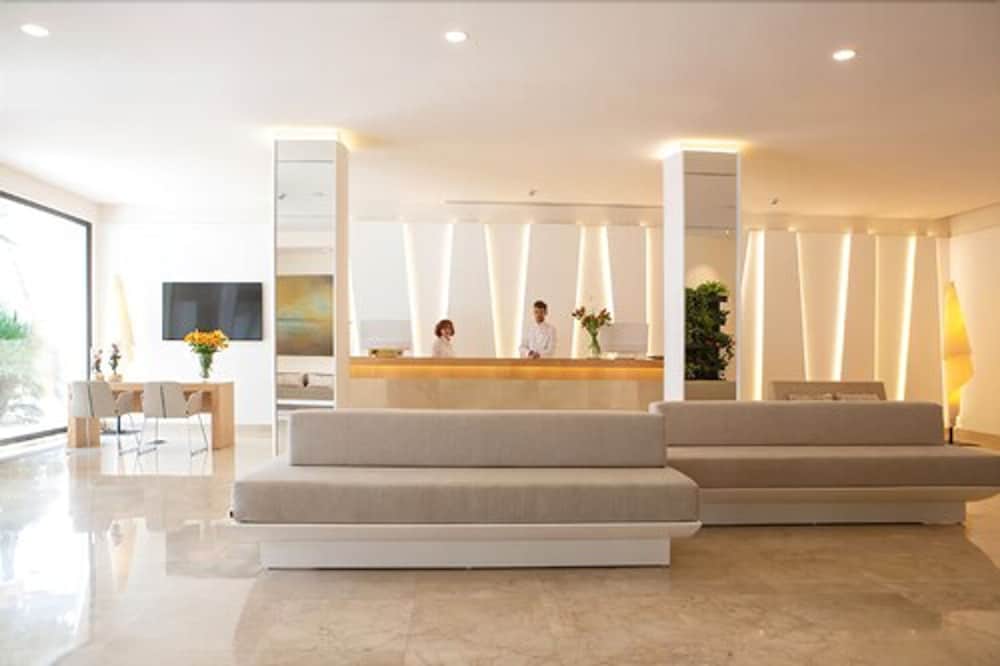 Hotel Sabina Playa Adults Only (+16) — Hotel building in Cala Millor, Balearic Islands