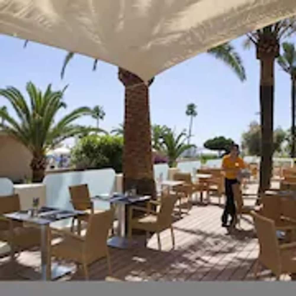 Hotel Sabina Playa Adults Only (+16) — Restaurant & bars in Cala Millor, Balearic Islands